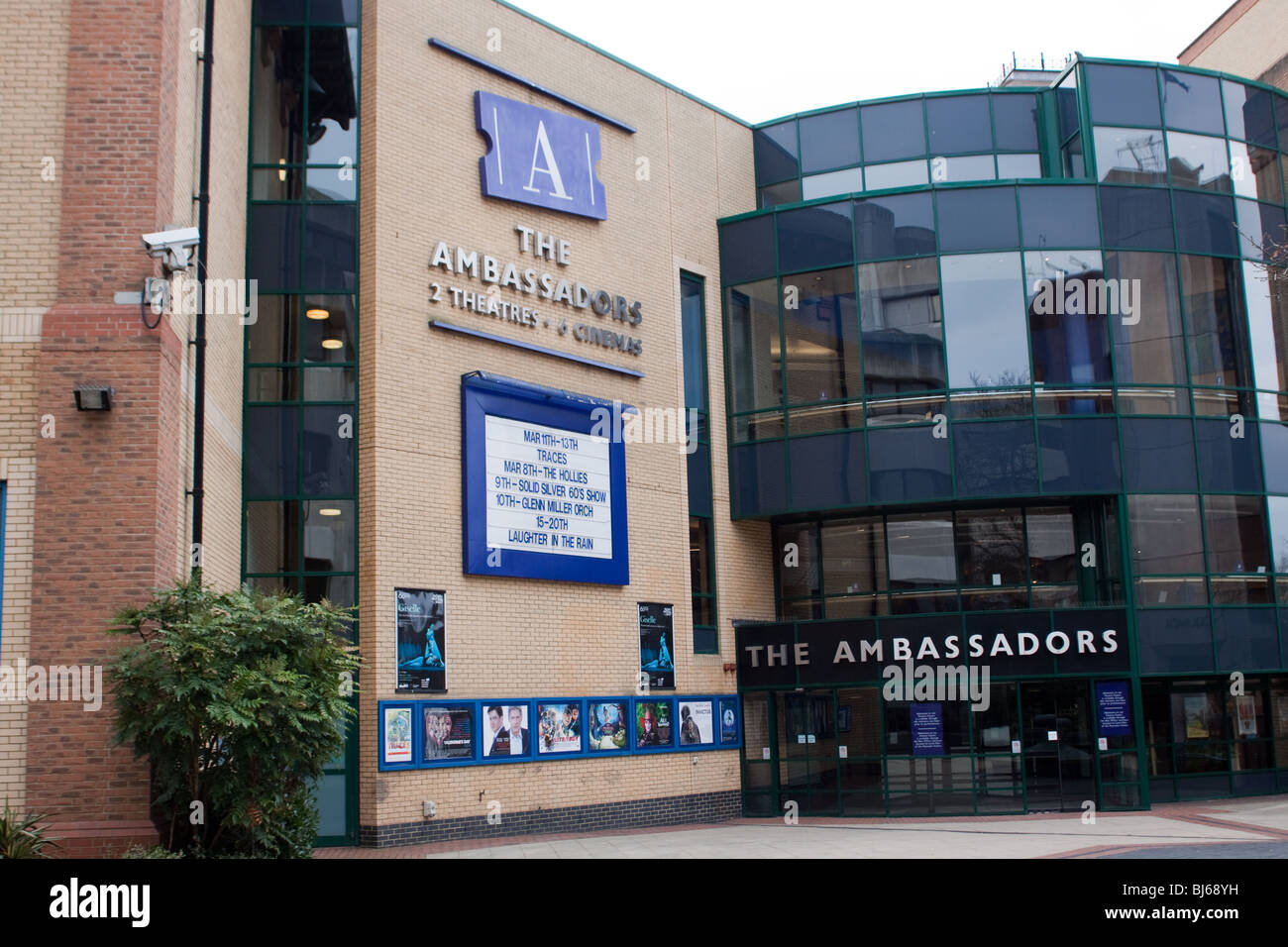 Ambassadors Theatre Komplex in Woking. Diese enthält 2 Theater und ein Kino. Stockfoto