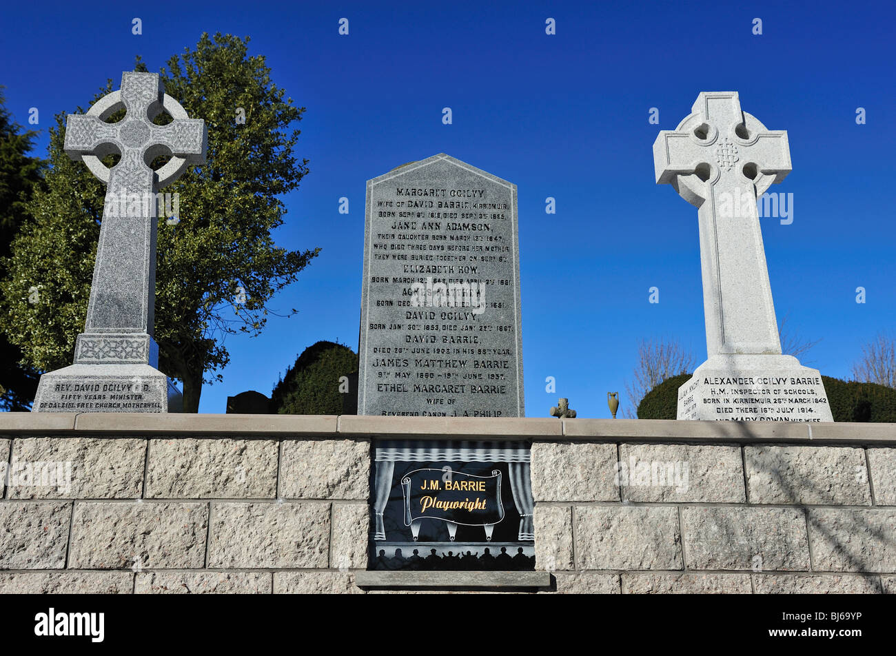 J.m. Barrie Grabstein, Kirriemuir Stockfoto