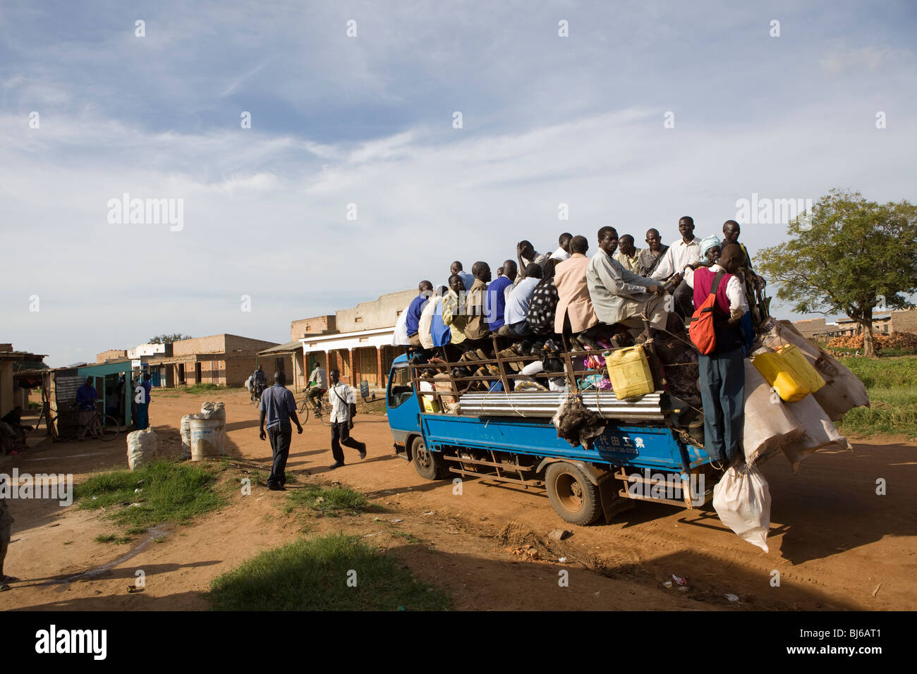 Überfüllte LKW - Amuria District, Teso Subregion, Uganda, Ostafrika. Stockfoto