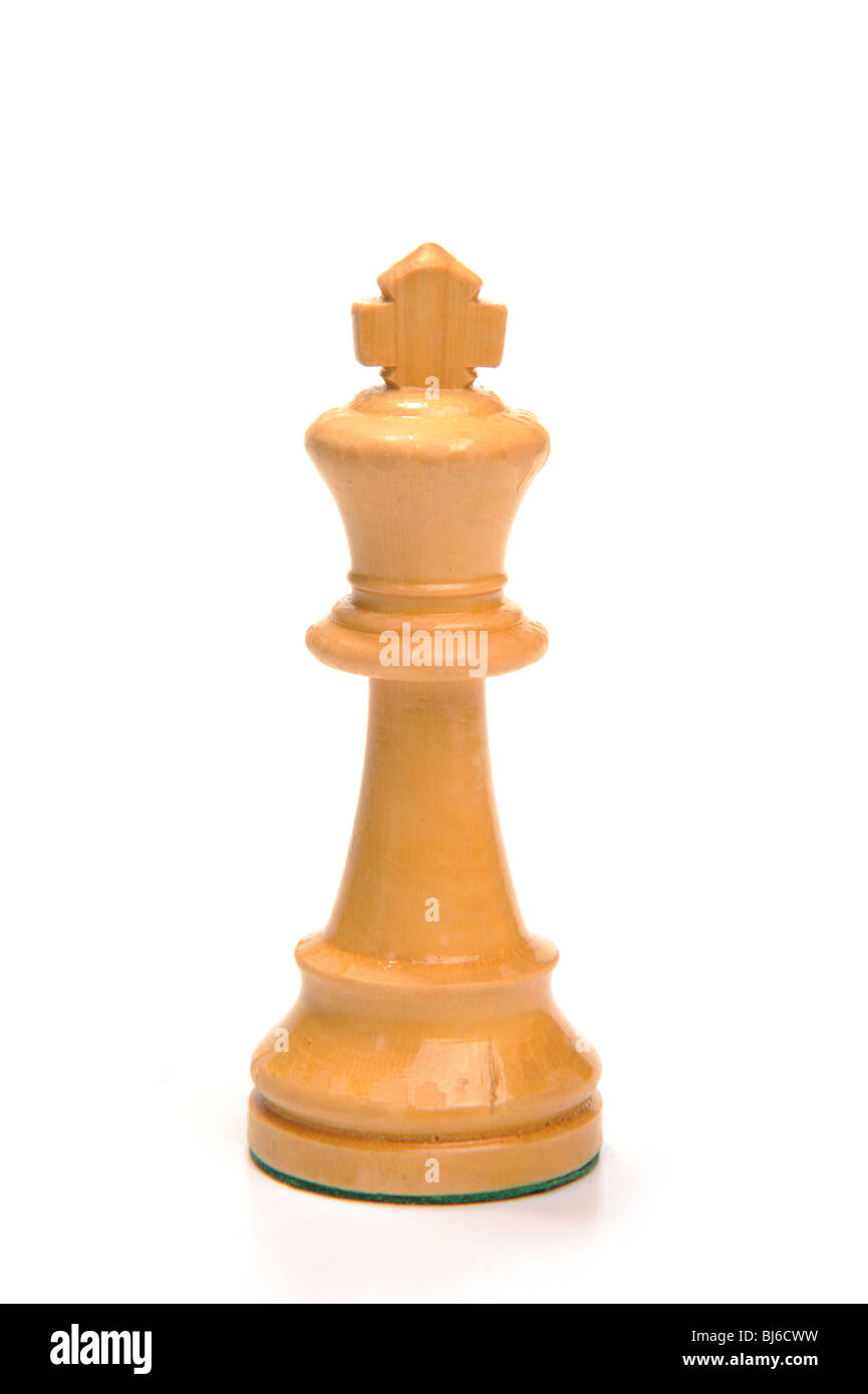Schachkönig fotografiert im Studio vor einem weißen Hintergrund Stockfoto
