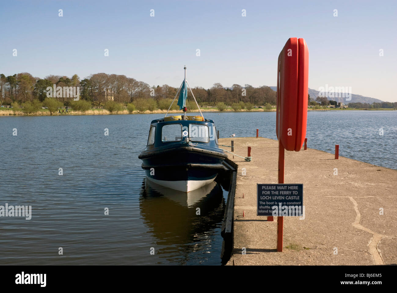 Das Boot an der Besucher des Klosters auf der Insel im Loch Leven, Kinross, Fife Fähre Stockfoto