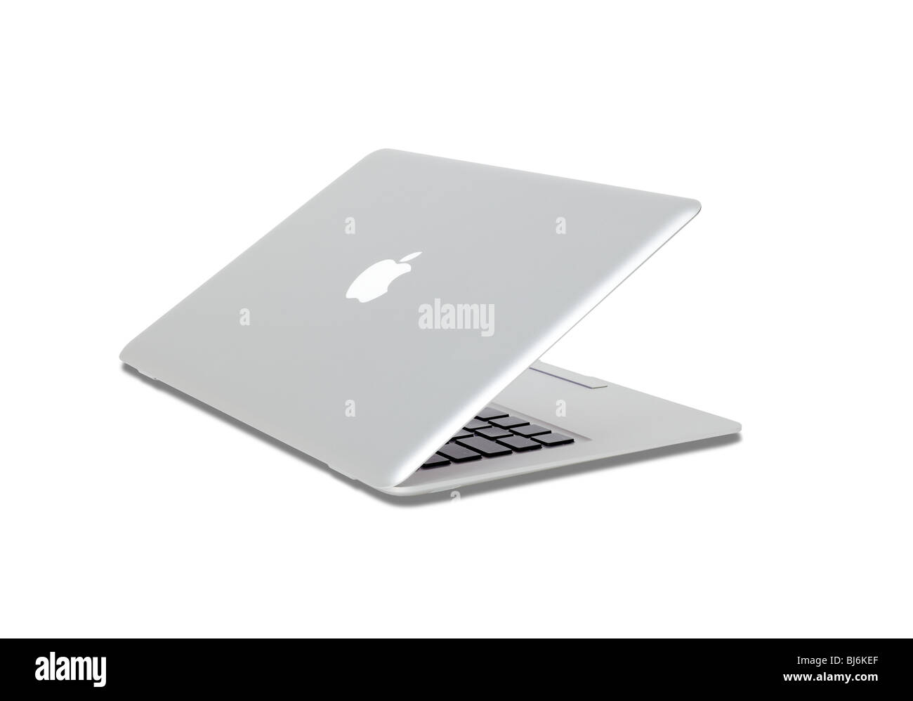 MacBook Air ultra schlank und tragbaren Laptop-Computer auf weißem Hintergrund mit Schatten und Clipping-Pfad Stockfoto
