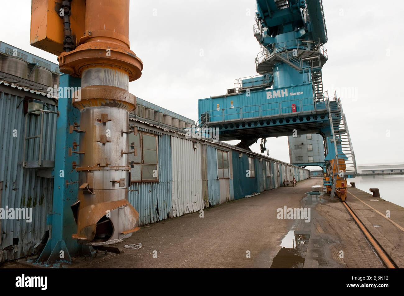 Ausrüstung für entladen Bulk Getreide aus Schiffe halten in Getreide terminal Hafen Stockfoto