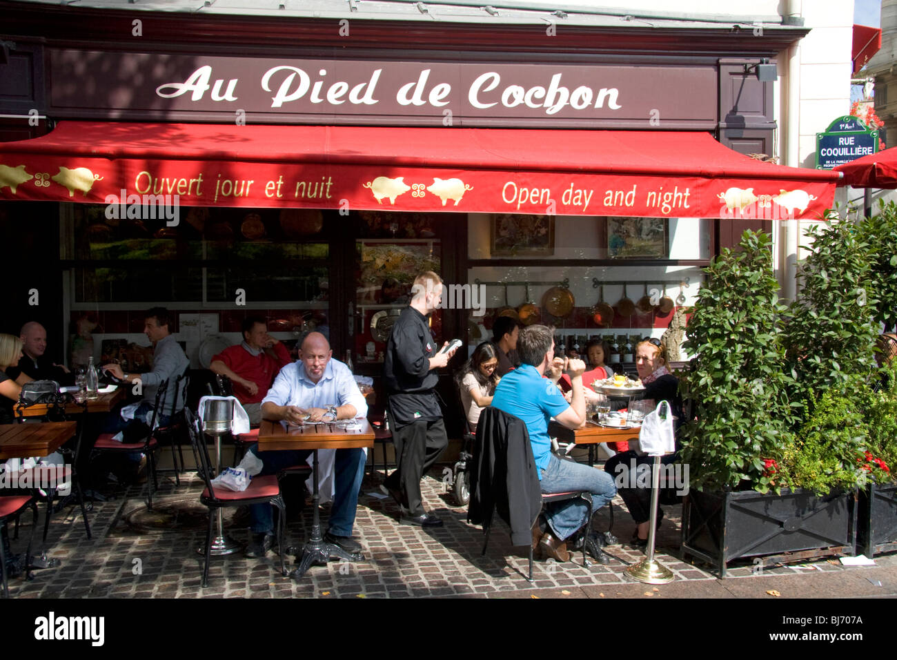 Straßencafés in der Nähe von Les Halles in Paris, Frankreich, Stockfoto