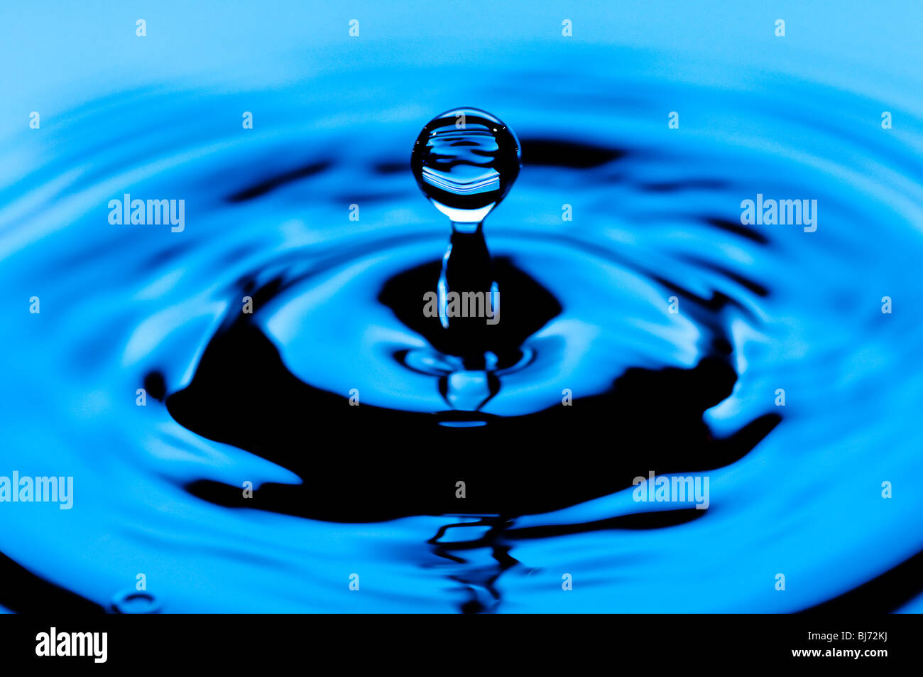 abstrakte blauen Wassertropfen Stockfoto