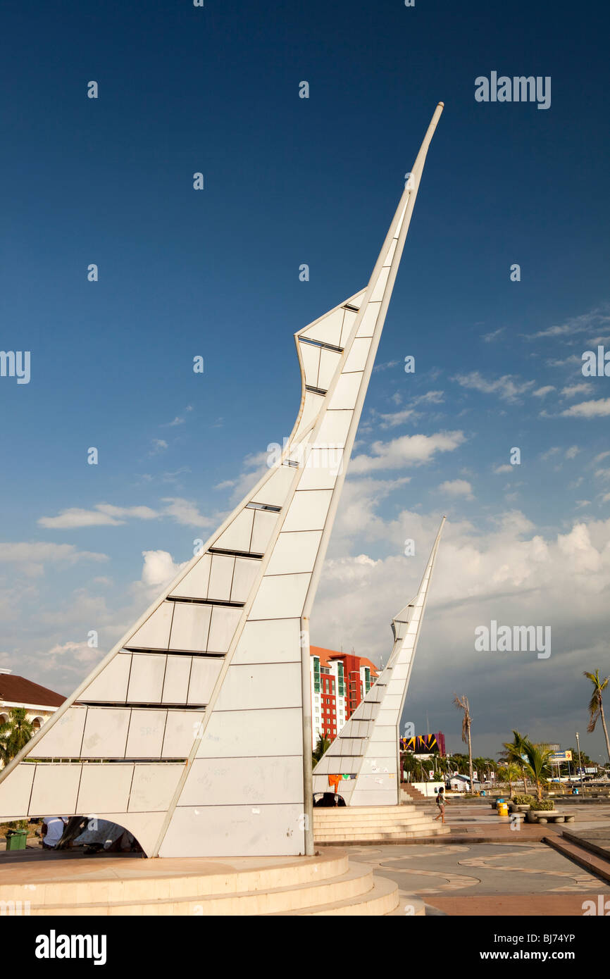 Indonesien, Sulawesi, Makassar, direkt am Meer, vor kurzem entwickelt Pantai Freifläche mit Segel-Skulpturen Stockfoto