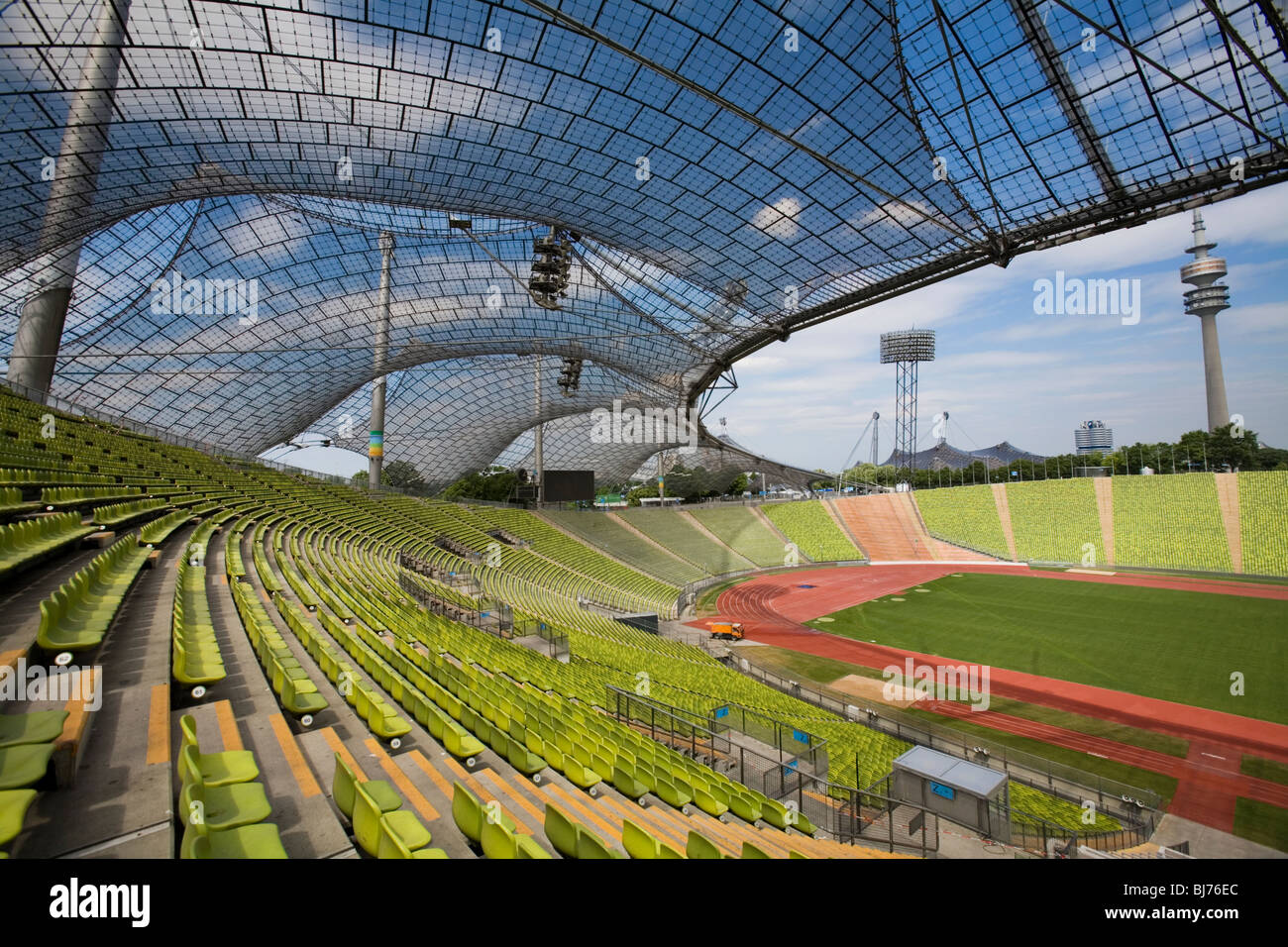 Frei Otto spannte Strukturen für die Olympischen Spiele in München 72. Olympic Stadium und Park. München Stockfoto