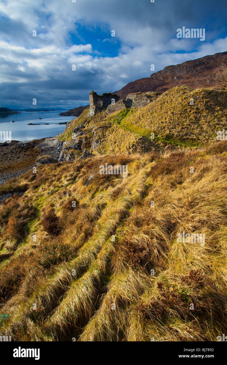 Schottland, Schottisches Hochland, Strome Burg. Die geheimnisvollen Ruinen des Strome Burg neben Loch Carron. Stockfoto