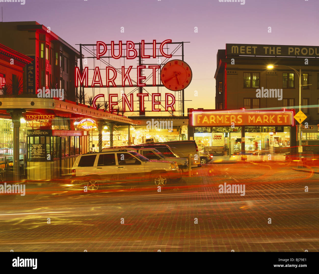 WASHINGTON - Abend auf dem Pike Place Market in der Innenstadt von Seattle. 2010 Stockfoto