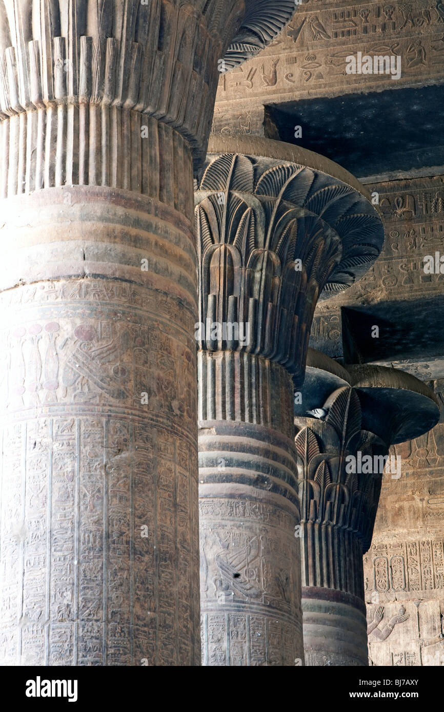 Detail der Säulen, Tempel von Esna, Ägypten Stockfoto