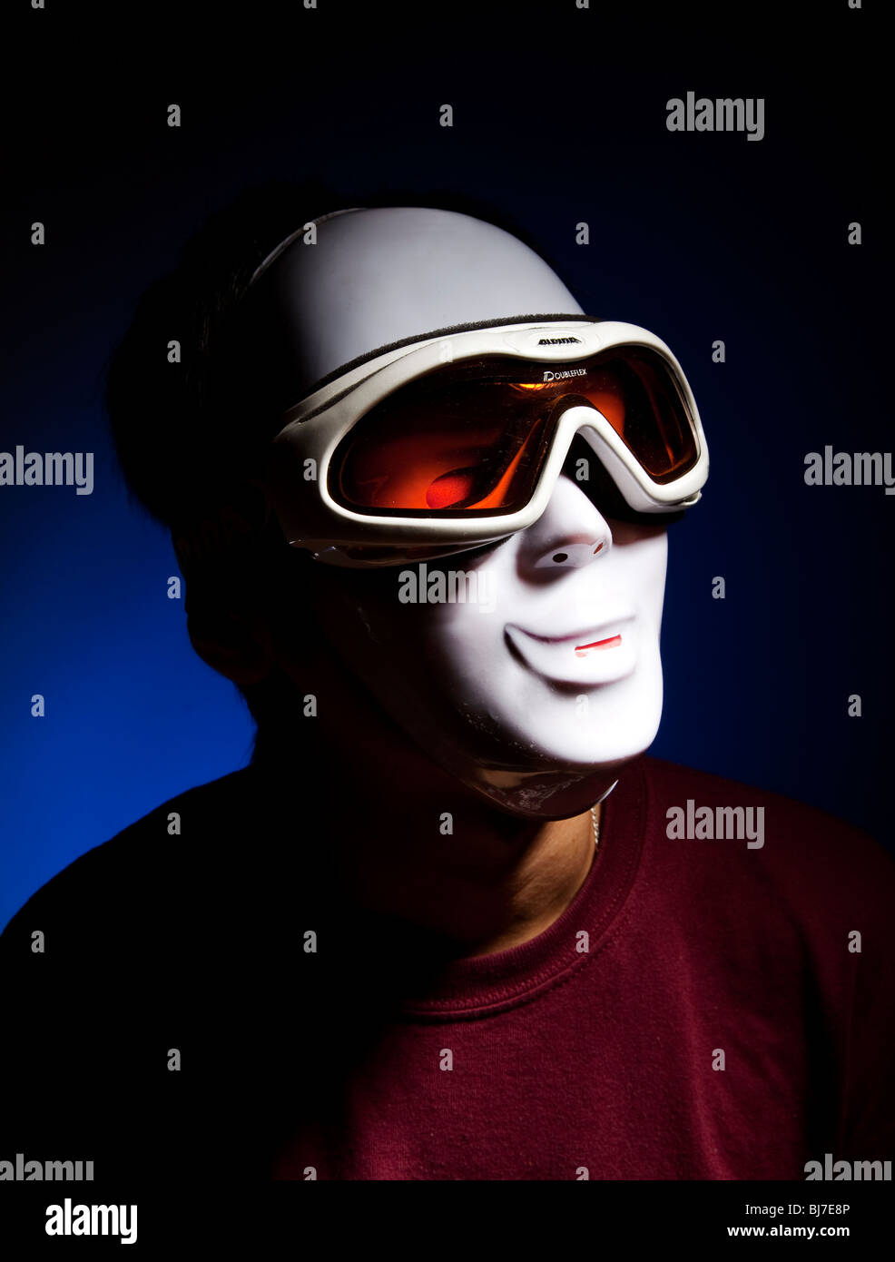 Männer in weißen Maske und Skibrillen Stockfoto