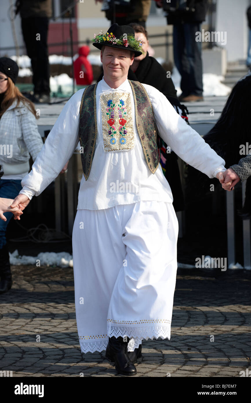 Traditionelle ungarische Sokrac-Tänzer auf dem Hauptplatz an der Busojaras Spring Festival 2010 Mohacs Ungarn - Stockfotos Stockfoto