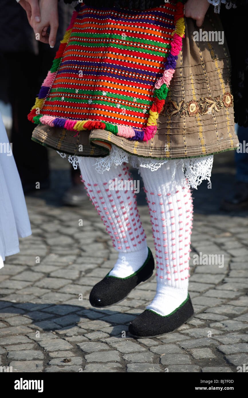 Traditionelle ungarische Sokrac-Tänzer auf dem Hauptplatz an der Busojaras Spring Festival 2010 Mohacs Ungarn - Stockfotos Stockfoto