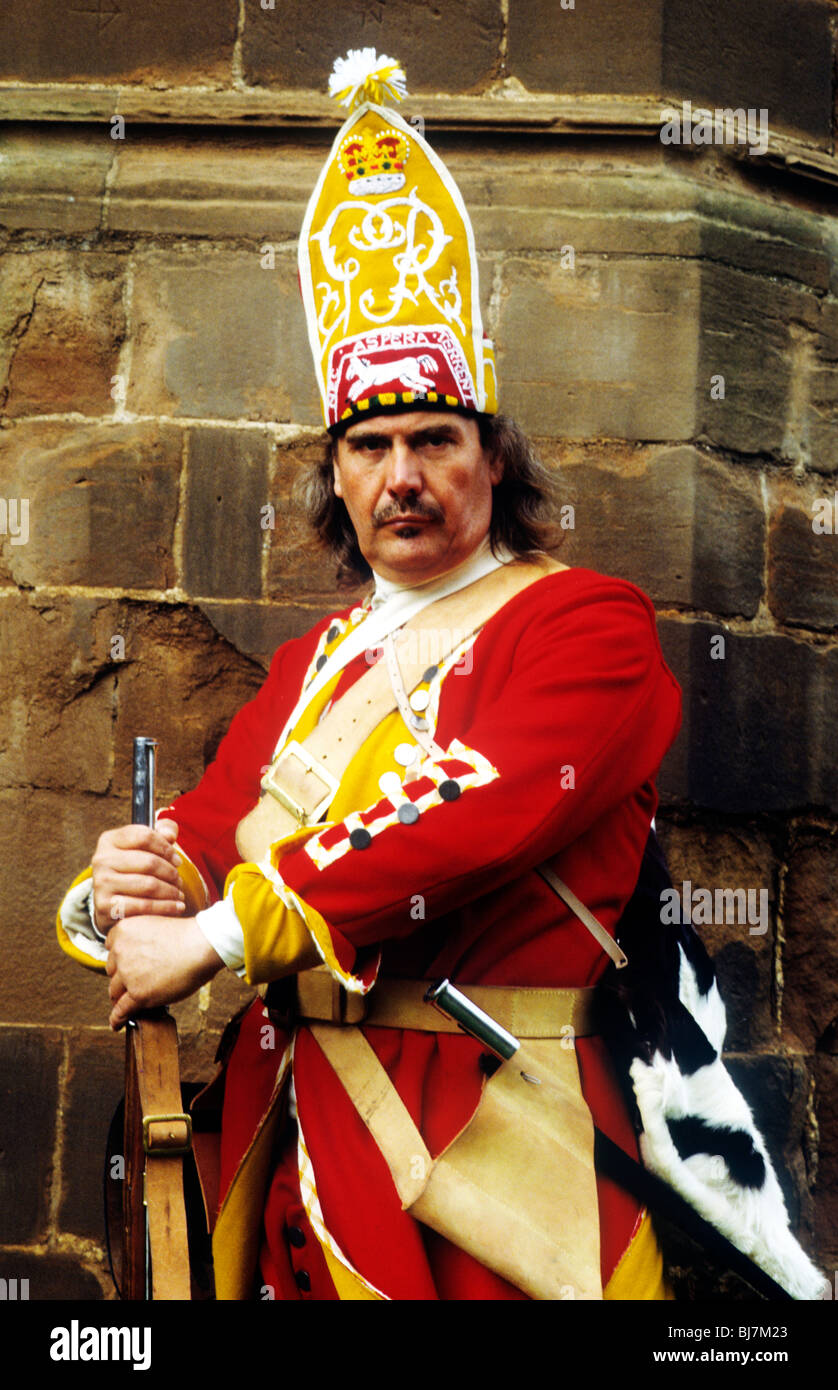 Reenactment 1745 Grenadier in Colonel Poulteney Regiment of Foot Schlacht von Culloden britisches Englisch Soldat Stockfoto