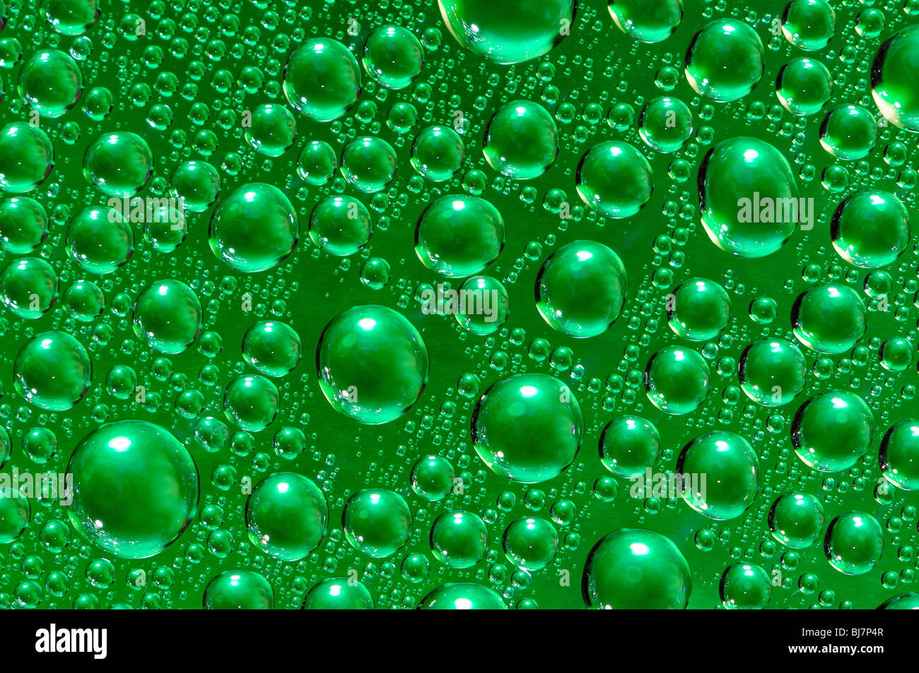 Zusammenfassung Hintergrund des Wassers sinkt auf Glas Stockfoto