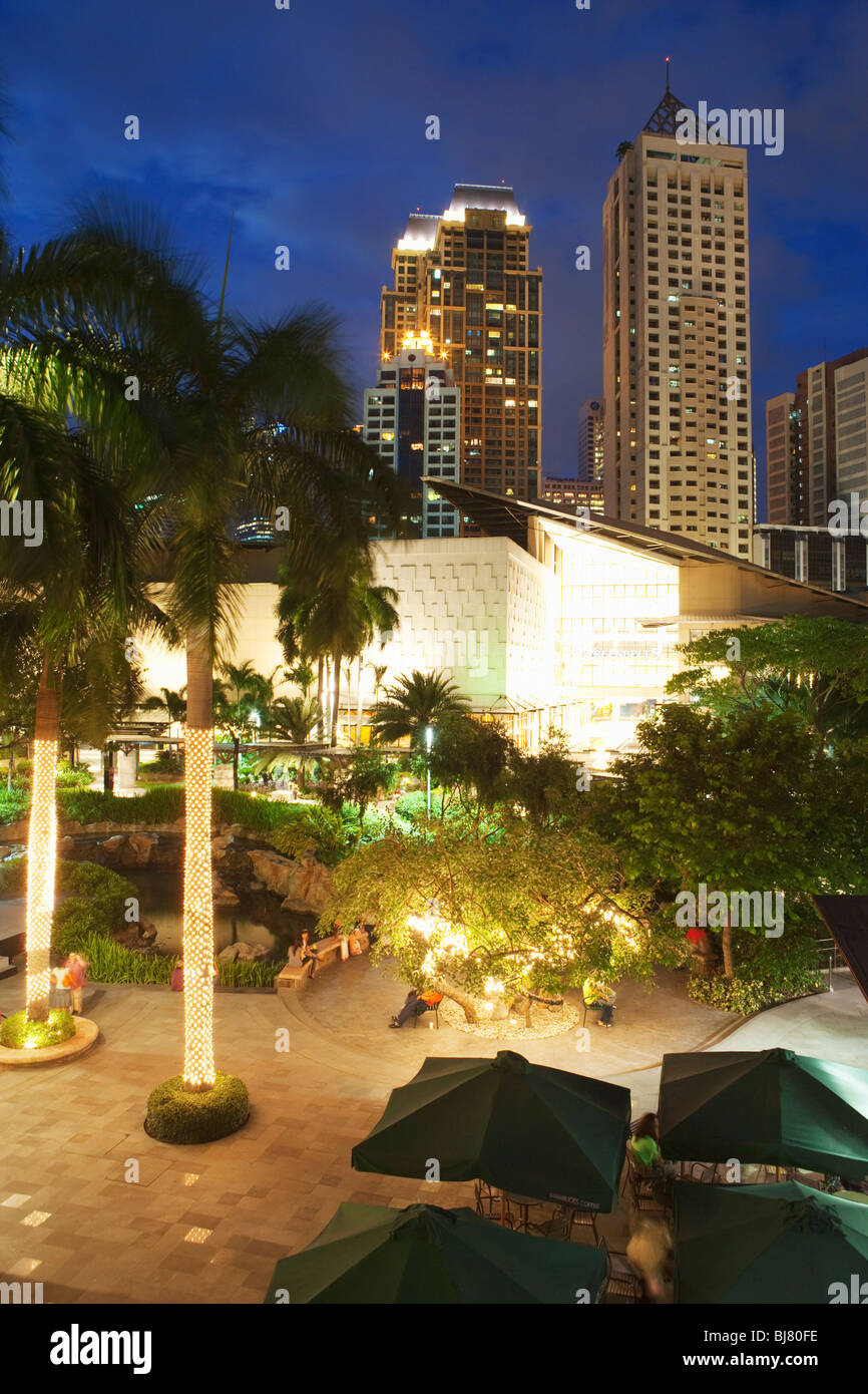 Greenbelt Shopping Mall in Nacht Geschäftsviertel Makati; Manila; Philippinen Stockfoto