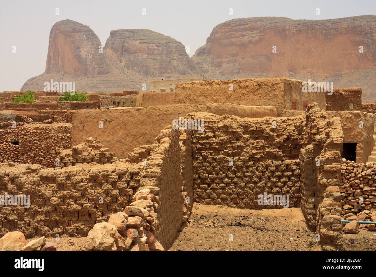 Mali Berg Afrikas Hombori rockt Straßen Stockfoto