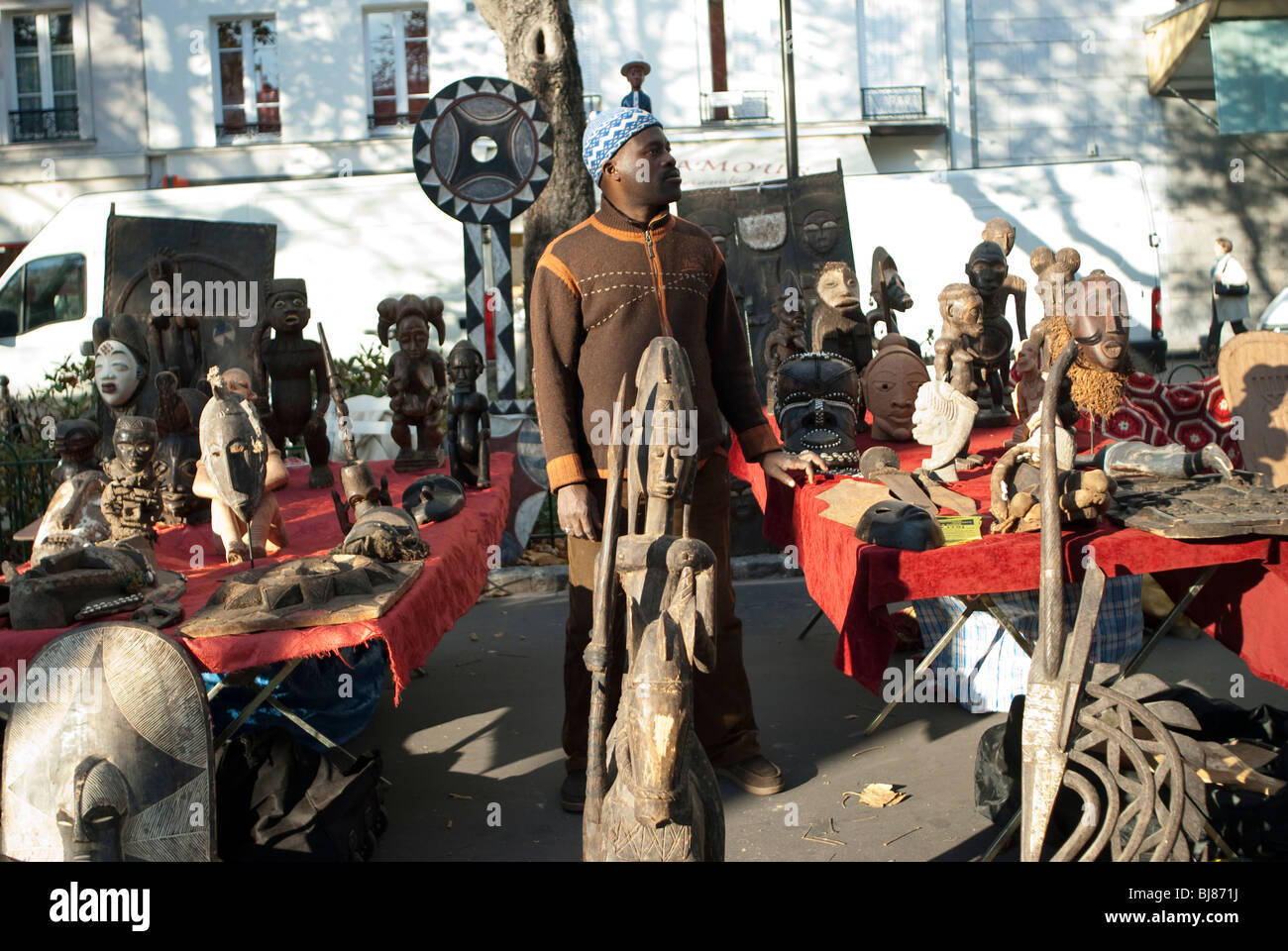 Paris, France, Shopping, Flea Market, French Antiques Market, African Knick Knacks, Display, immigrant labor, black community Paris immigrant worker france, Europe Stockfoto
