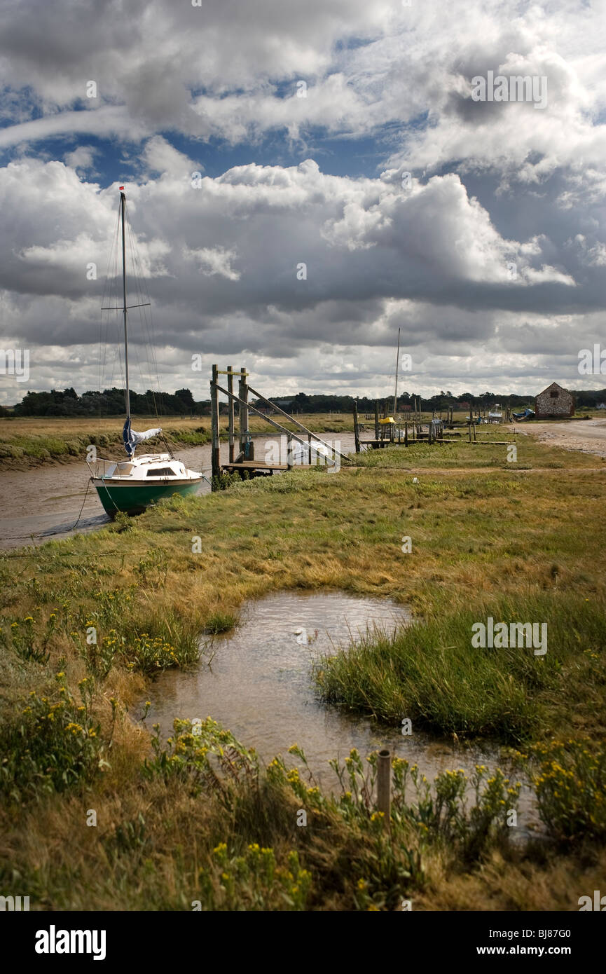 Boote vertäut am Dornweiler North Norfolk Vereinigtes Königreich Stockfoto