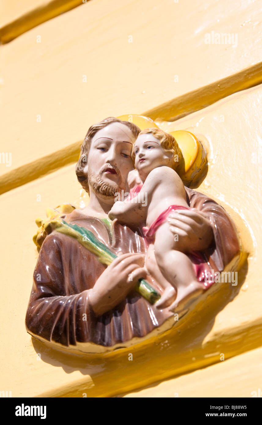 Religiöse Platte am Hausfassade in Valletta, Malta Stockfoto