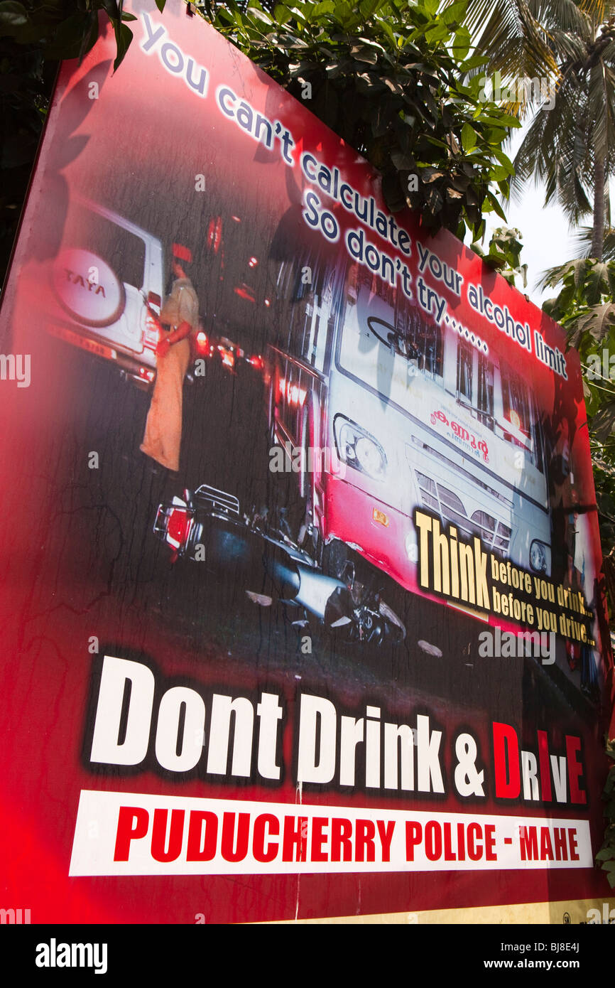 Indien, Kerala, Mahe (Pondicherry) Unionsterritorium drink treibende Prävention Plakat mit Bild Verkehrsunfälle Stockfoto