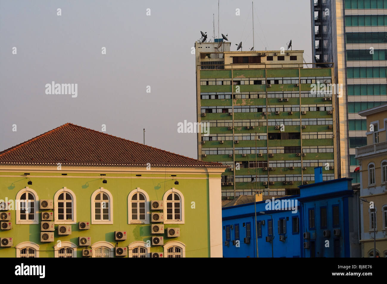 Afrikas Angola Luanda Büro Hochhaus Street Stockfoto