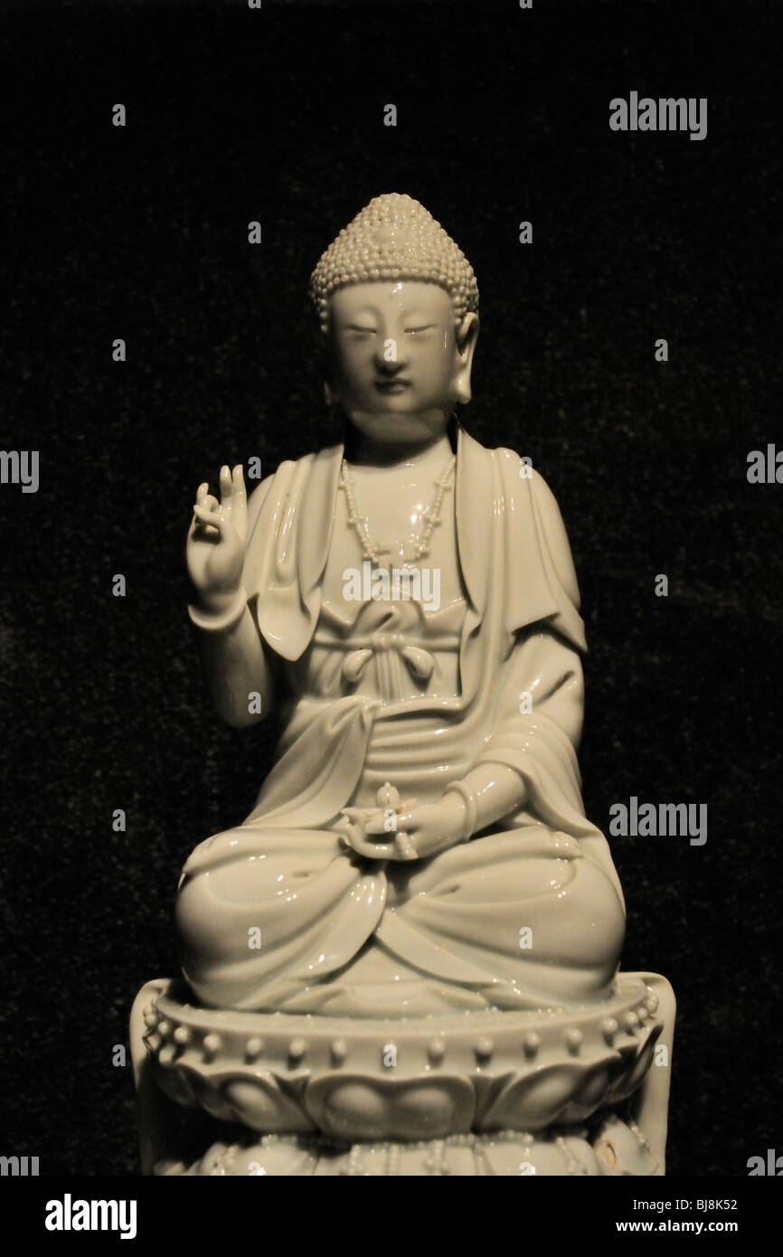 Chinesisches Porzellan in Blanc-de-Chine Buddha (Ch'ing-Dynastie, ca. 1840) am Daytona Beach Museum of Arts and Sciences Stockfoto