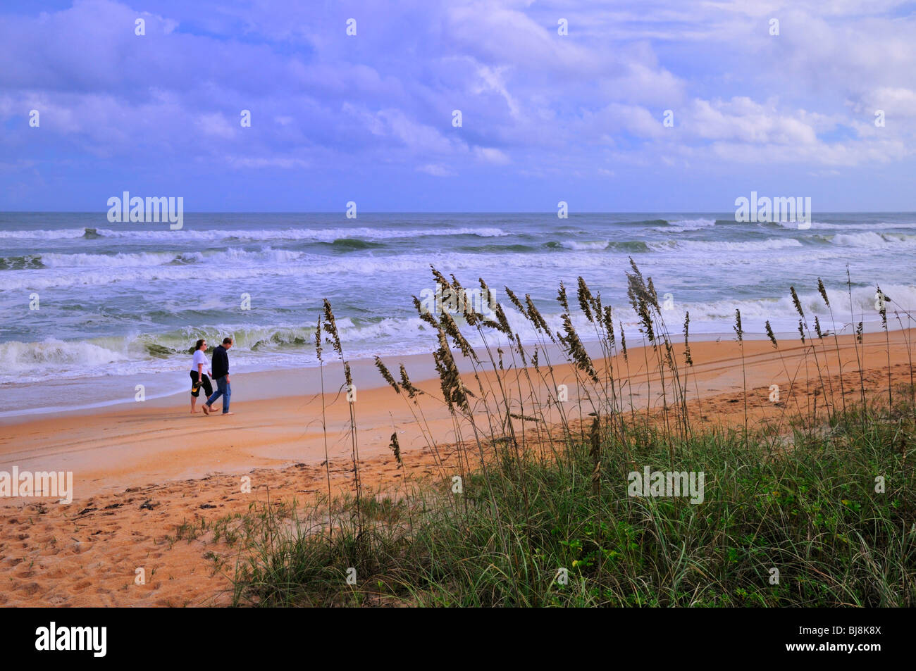 Paar wandernde Ormond Beach Stockfoto