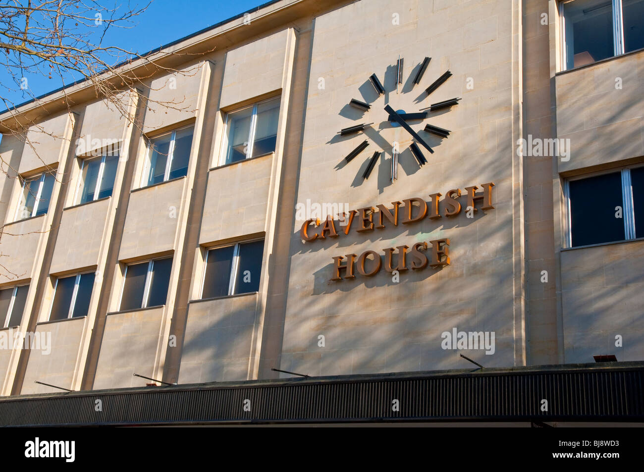 Cavendish House, Außenfassade mit Uhr, ein House of Fraser-Geschäft in Cheltenham, Cotswolds, Gloucestershire, Großbritannien. Stockfoto