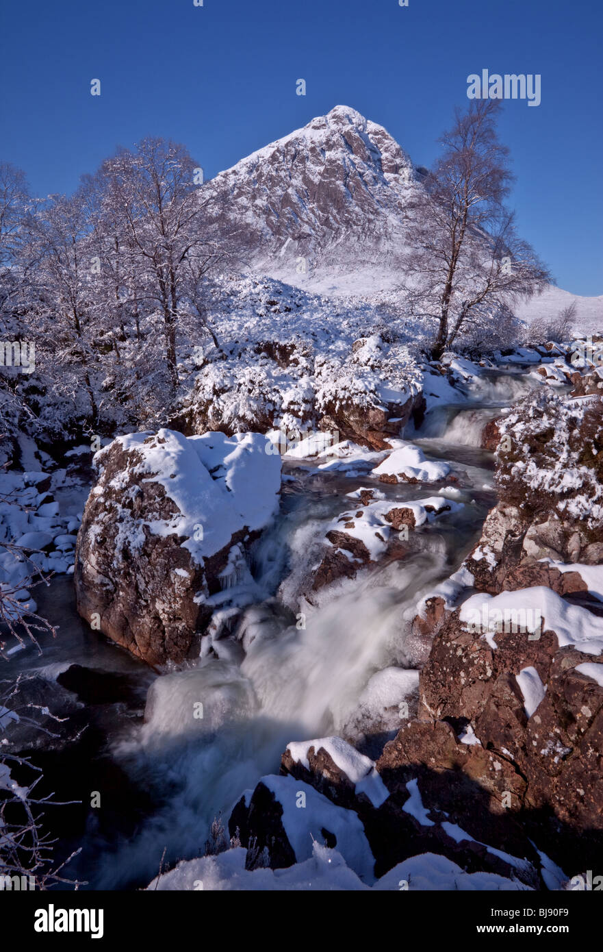 Buachaille Etive Mòr, wie nahe der A82-Straße in Richtung Glen Coe, westlichen Schottland reisen. Stockfoto