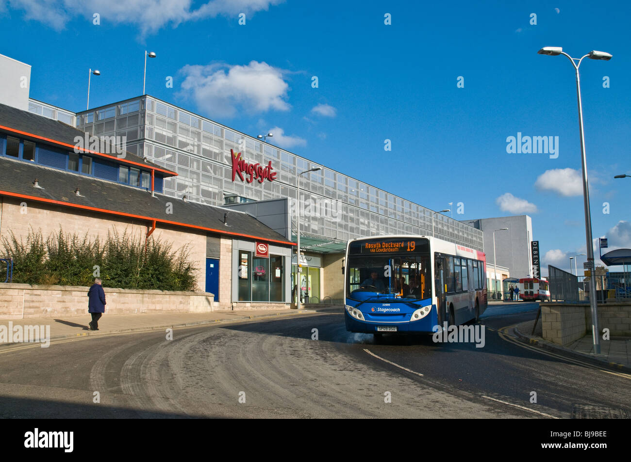 Dh Dunfermline Fife Stagecoach Bus und Kingsgate Einkaufszentrum Schottland Busse Stockfoto