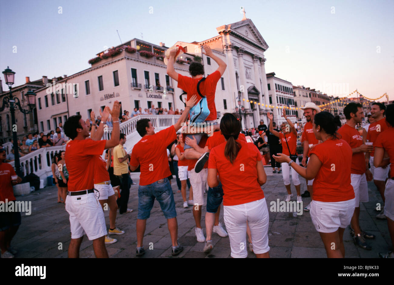 Venedig, Juli 2008 - Festa del Redentore. San Marco Becken beginnt sich mit füllen oben mit Booten aller Art bei Sonnenuntergang wie Venezianer Stockfoto