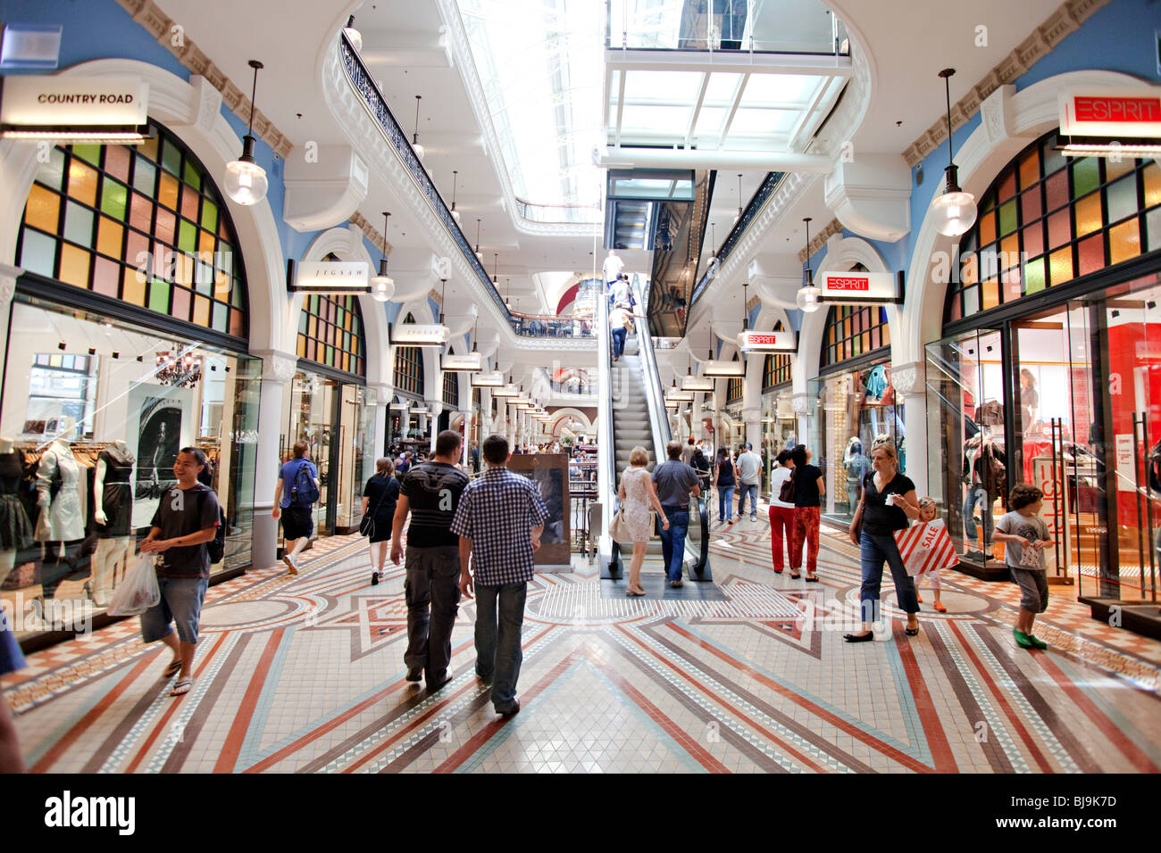 Shopping in Queen Victoria Building Shopping Mall Sydney, Australien Stockfoto