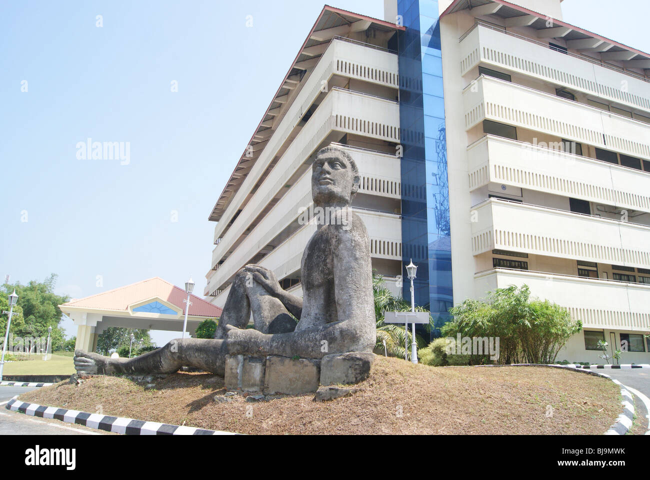 Eine großer Mann-Skulptur machte in der Nähe der Technopark Building.Technopark es Campus der Trivandrum Kerala Indien Stockfoto