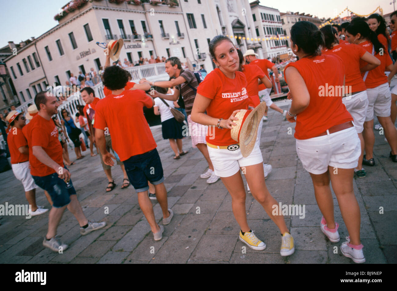 Venedig, Juli 2008 - Festa del Redentore. San Marco Becken beginnt sich mit füllen oben mit Booten aller Art bei Sonnenuntergang wie Venezianer Stockfoto