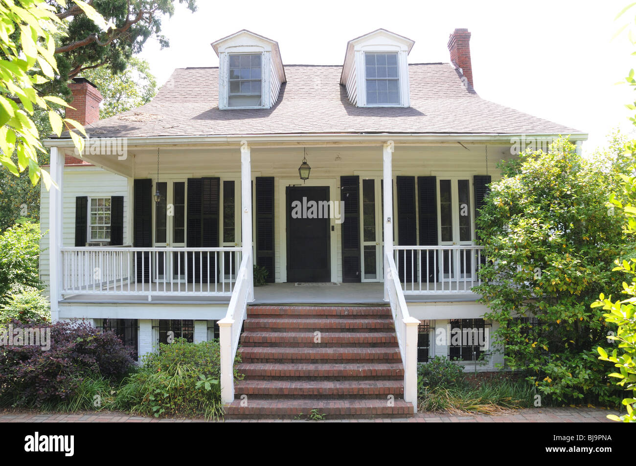 Ein Häuschen im Stadtteil Summerville von Augusta, Georgia. Stockfoto Ein Häuschen im Stadtteil Summerville von Augusta, Georgia. Stockfoto