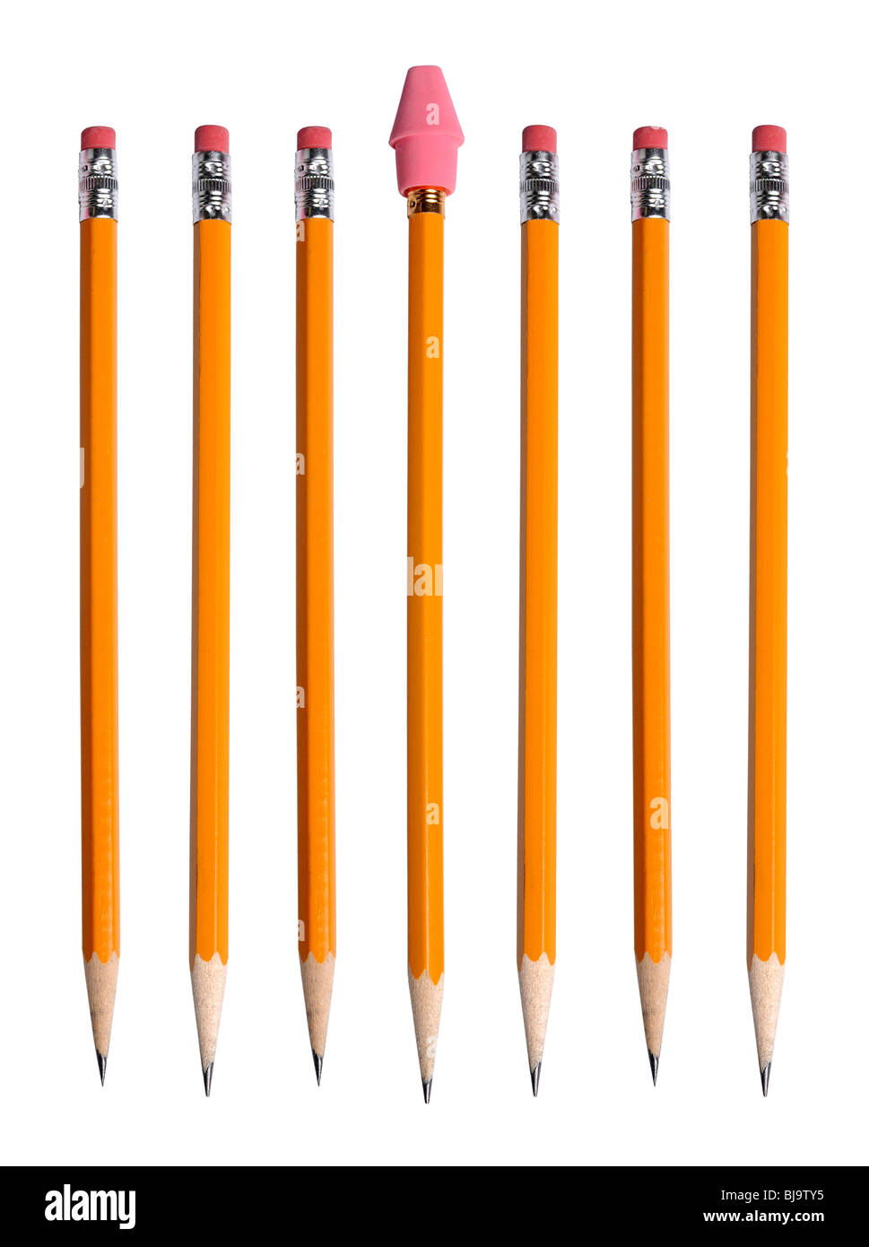 Gelbe Bleistifte mit zwei verschiedenen Arten von Radiergummis isoliert auf weiß Stockfoto