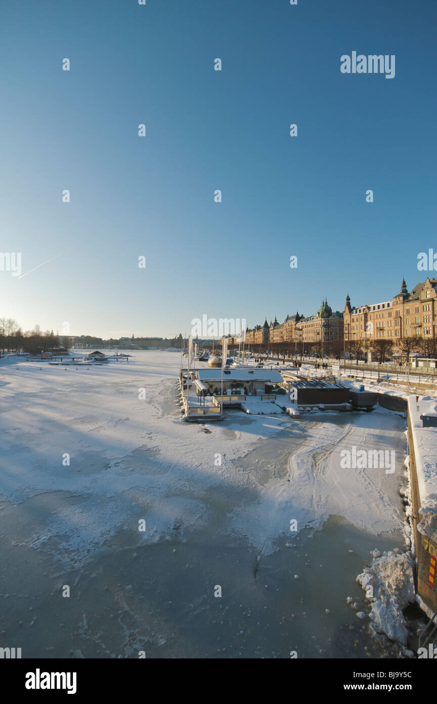 Blick über gefrorenes Wasser in Stockholm Schweden Stockfoto