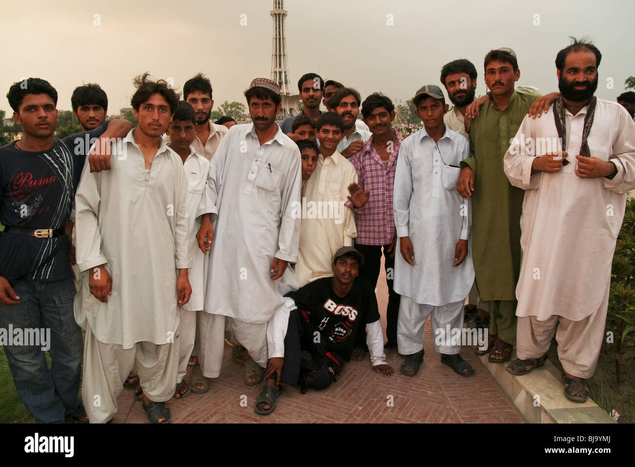 Lahore alte Lahore Pakistan Punjab Straße junge Männer Stockfoto