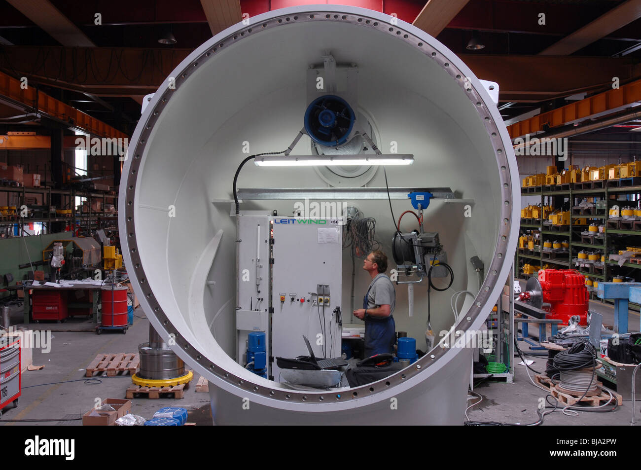Produktion-af eine Windkraftanlage in einer Fabrik der Leitner-Gruppe, Italien Stockfoto