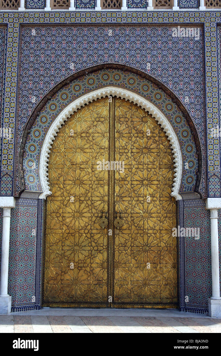 Türen im Palais Royale in Fez, Marokko Stockfoto