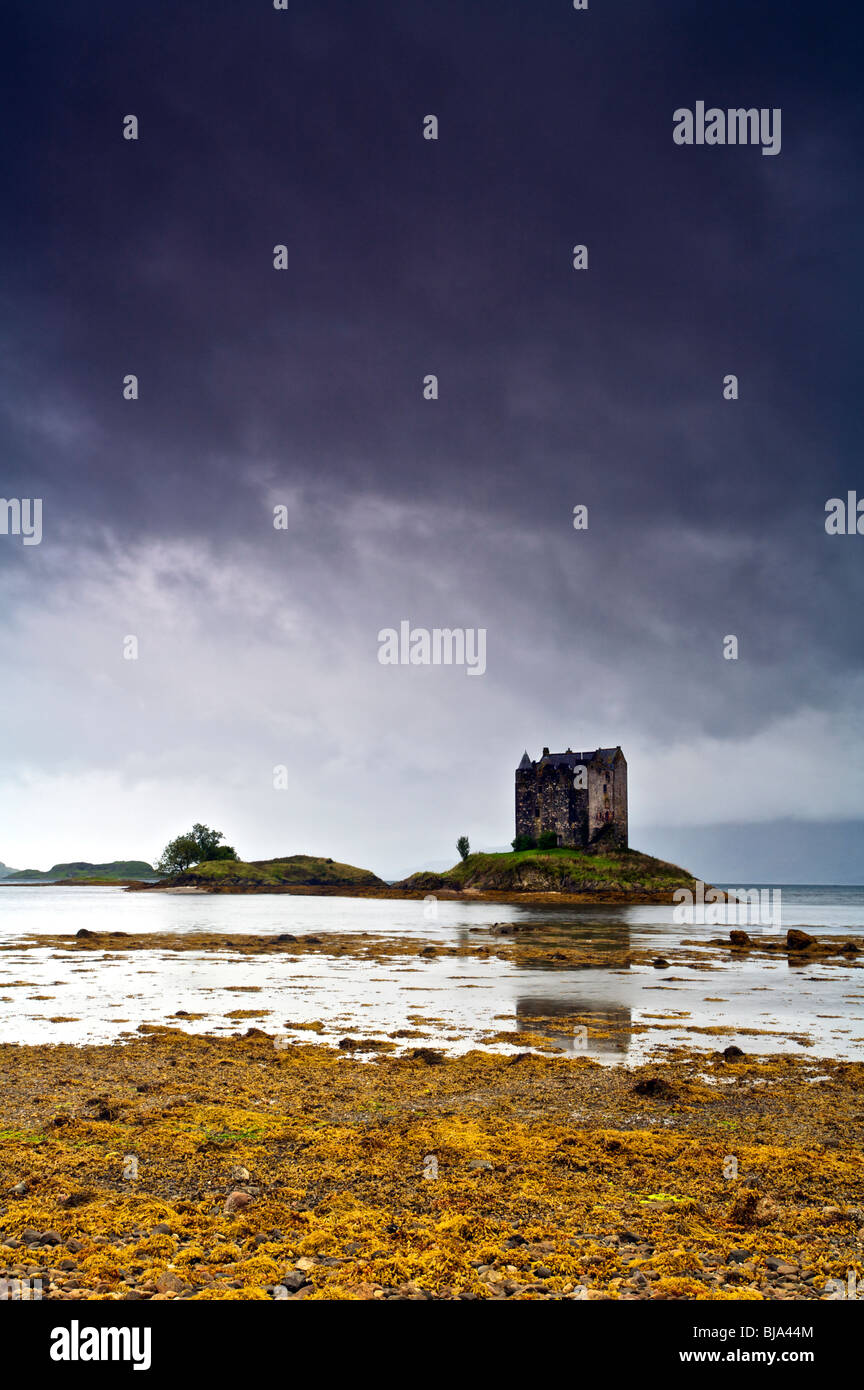 Castle Stalker auf Lock Laich ein Meeresarm des Loch Linnhe in der Nähe von Port Appin in Argyll, Schottland, Vereinigtes Königreich Stockfoto