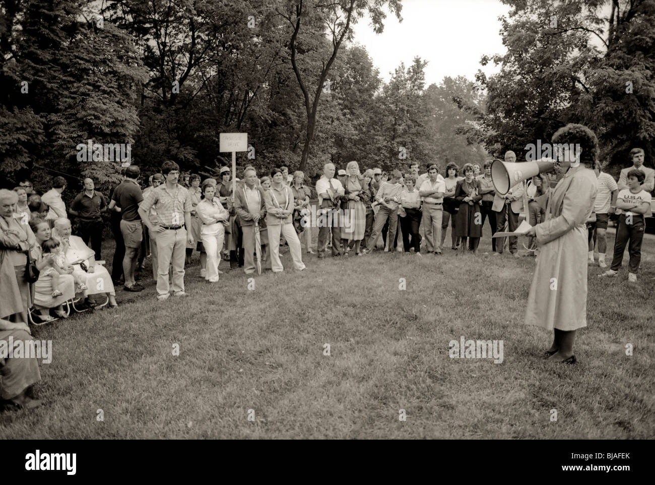 Die Einwohner von Mount LIFE-anon, PA, USA, Pittsburgh, 1980er Jahre bei der Umweltdemonstration gegen die Entwicklung im Bird Park. Betsy, eine Frau, die Reden hält, viele alte amerikanische Fotos Stockfoto
