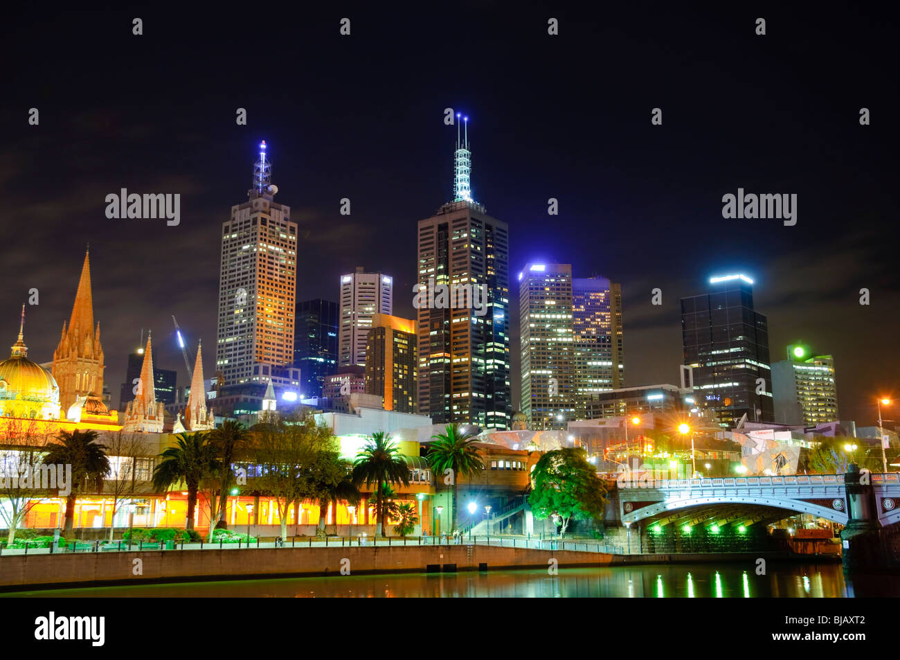 Melbourne City Zentrum Skyline bei Nacht: der Blick in Richtung Princes Bridge und der CBD Stockfoto