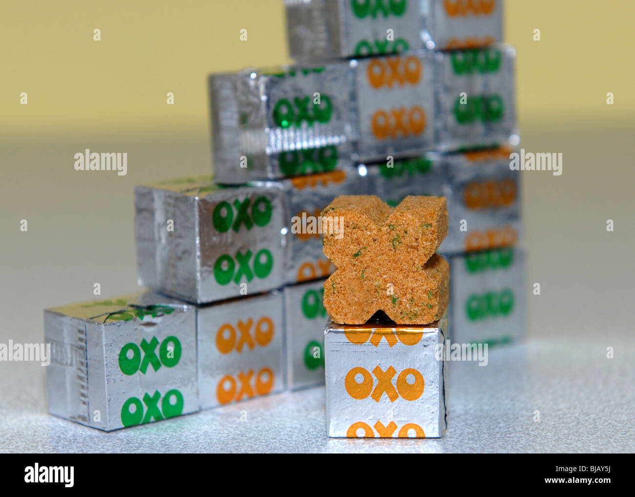 Allgemeines Bild von Gemüse und Huhn Oxo Verpackung und branding.  Ein Produkt der Premier Foods Group Stockfoto