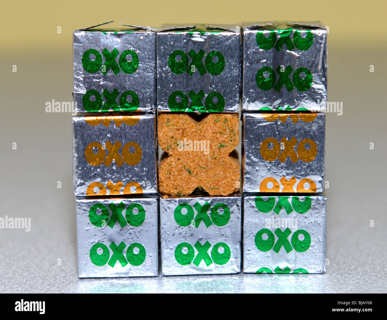 Allgemeines Bild von Gemüse und Huhn Oxo Verpackung und branding.  Ein Produkt der Premier Foods Group Stockfoto