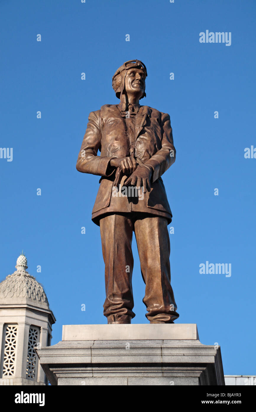 Statue von Air Chief Marshall, Sir Keith Park, "Defender of London 1940', auf der vierten Sockel, Trafalgar Square, London, UK. Stockfoto