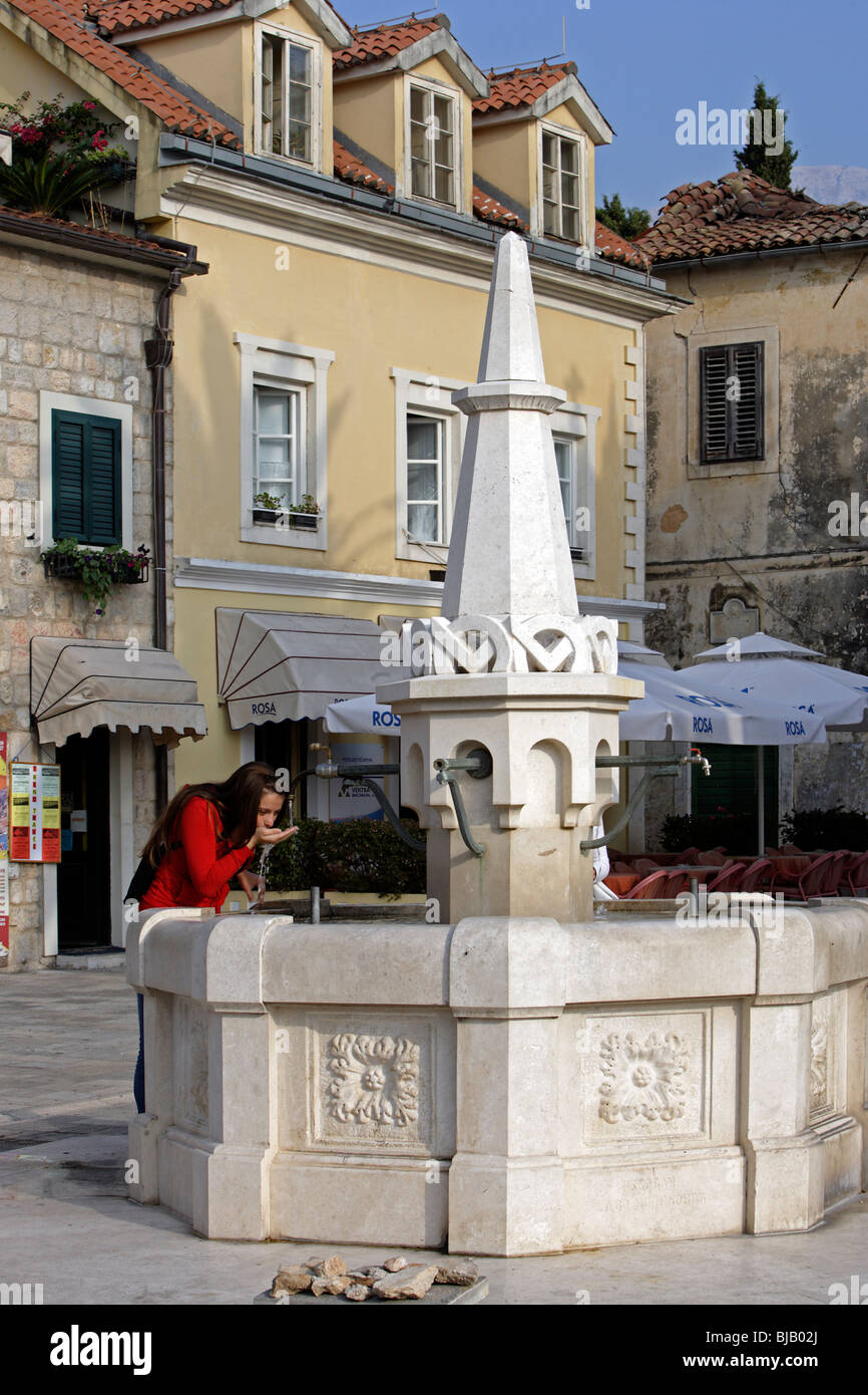 Altstädter Ring, venezianischer Architektur, Brunnen, Herceg-Novi, Montenegro Stockfoto