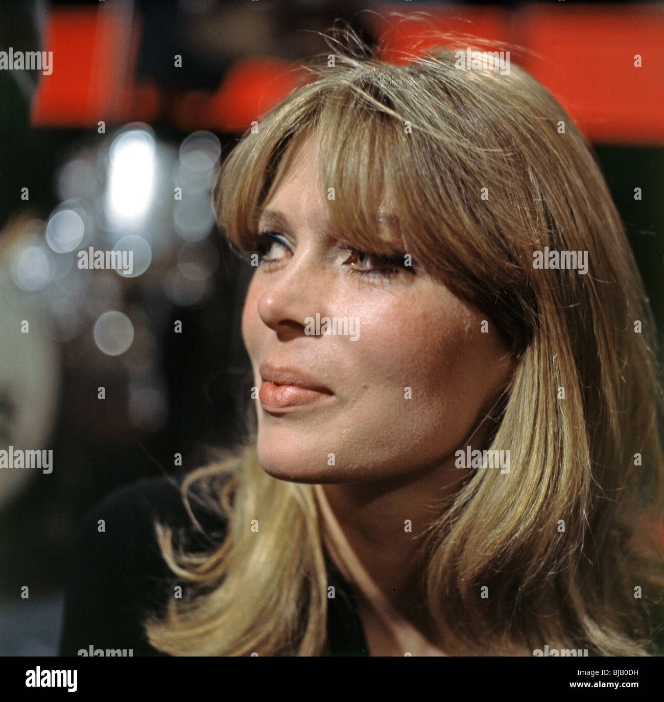 NICO - deutschstämmigen Pop-Sängerin auf Ready, Steady, Go ca. 1966 Stockfoto