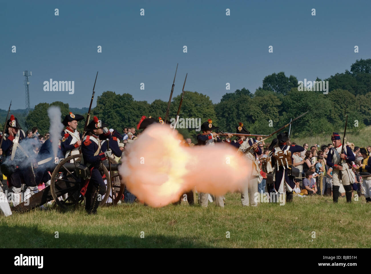 Kanone feuern auf Reenactment von der Belagerung der Neiße im Napoleonischen Krieg mit Preußen 1807 in Nysa, Opolskie, Polen Stockfoto